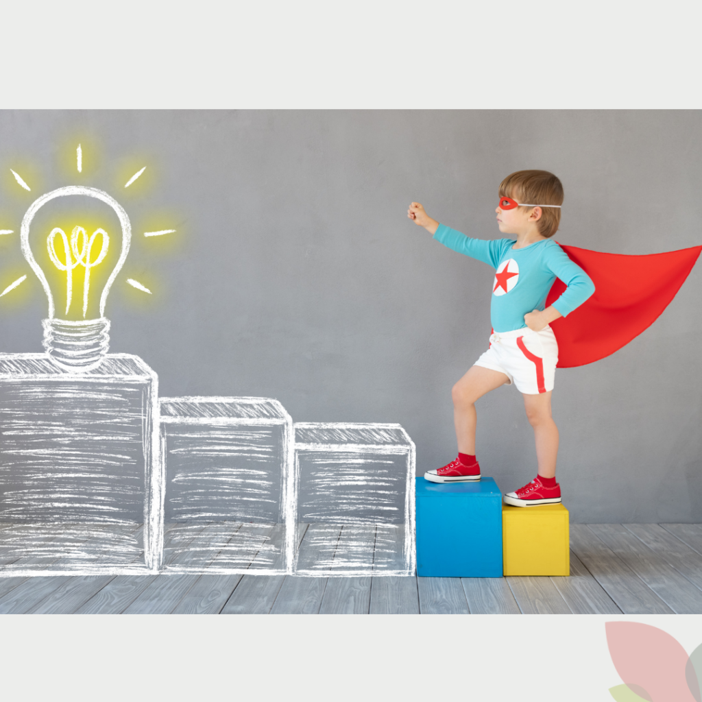 ילד צעיר מחופש לגיבור על עם גלימה וכיסוי עיניים מטפס במדרגות כשידו מושטת קדימה לעבר האור